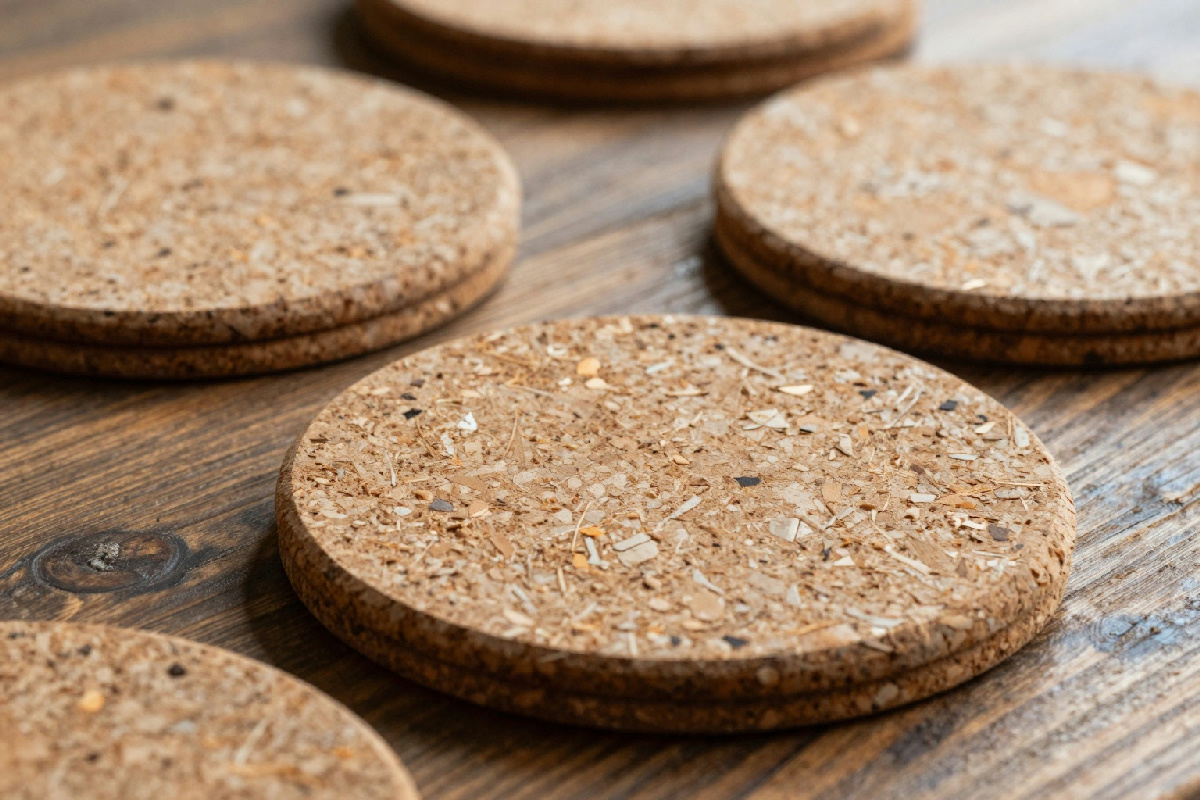 Sottobicchieri originali con tappi di sughero: un'idea semplice che abbellisce la tua tavola